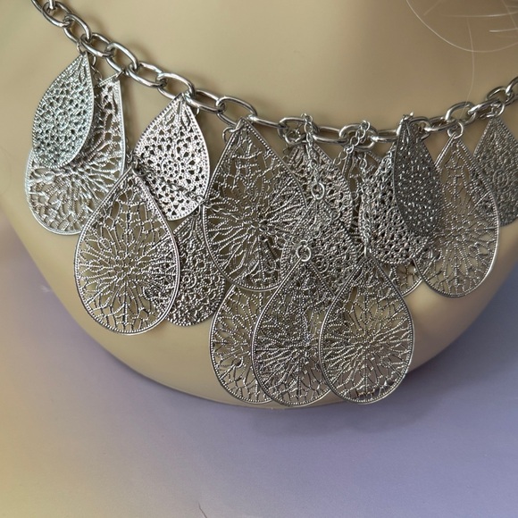Statement Silver Leaf Necklace – Bold & Elegant ✨ - Picture 2 of 5